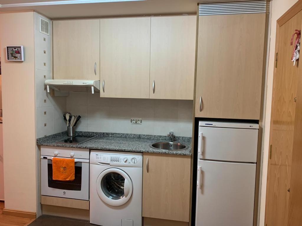 Apartamento Mota-2 Huca-Los Prados; Parking Y Wifi Gratis Οβιέδο Εξωτερικό φωτογραφία