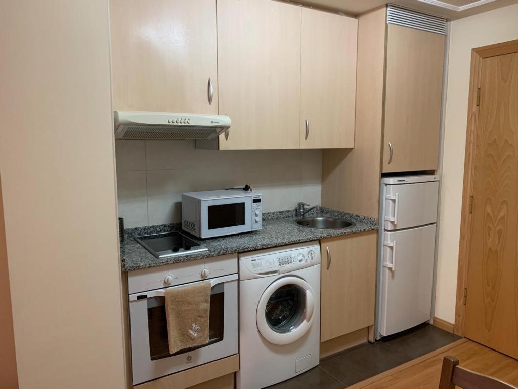 Apartamento Mota-2 Huca-Los Prados; Parking Y Wifi Gratis Οβιέδο Εξωτερικό φωτογραφία