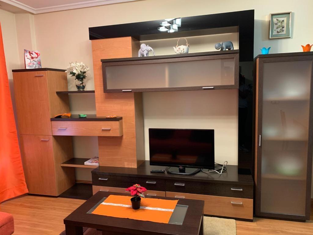 Apartamento Mota-2 Huca-Los Prados; Parking Y Wifi Gratis Οβιέδο Εξωτερικό φωτογραφία